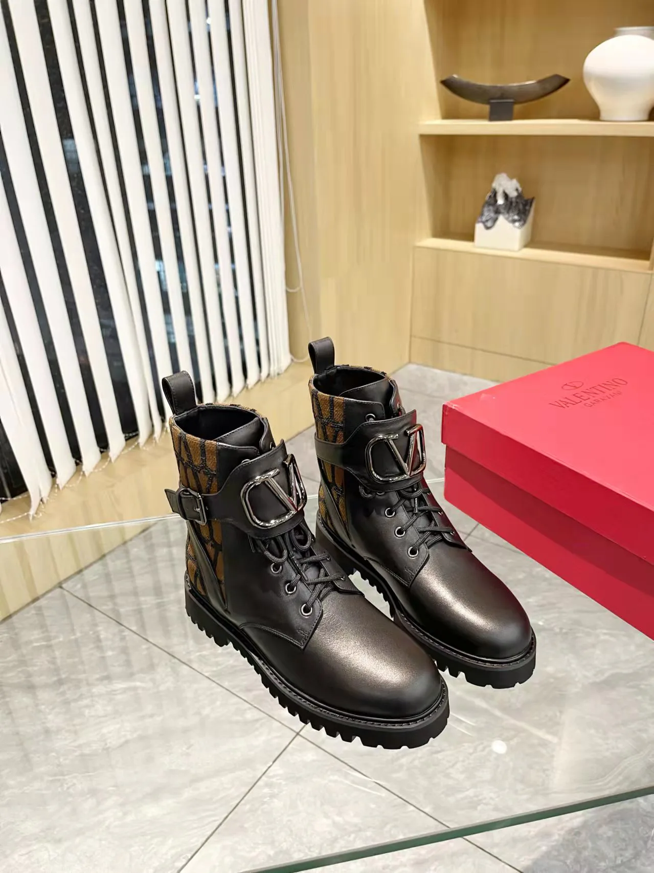 Ботинки Женские Valentino 18616589