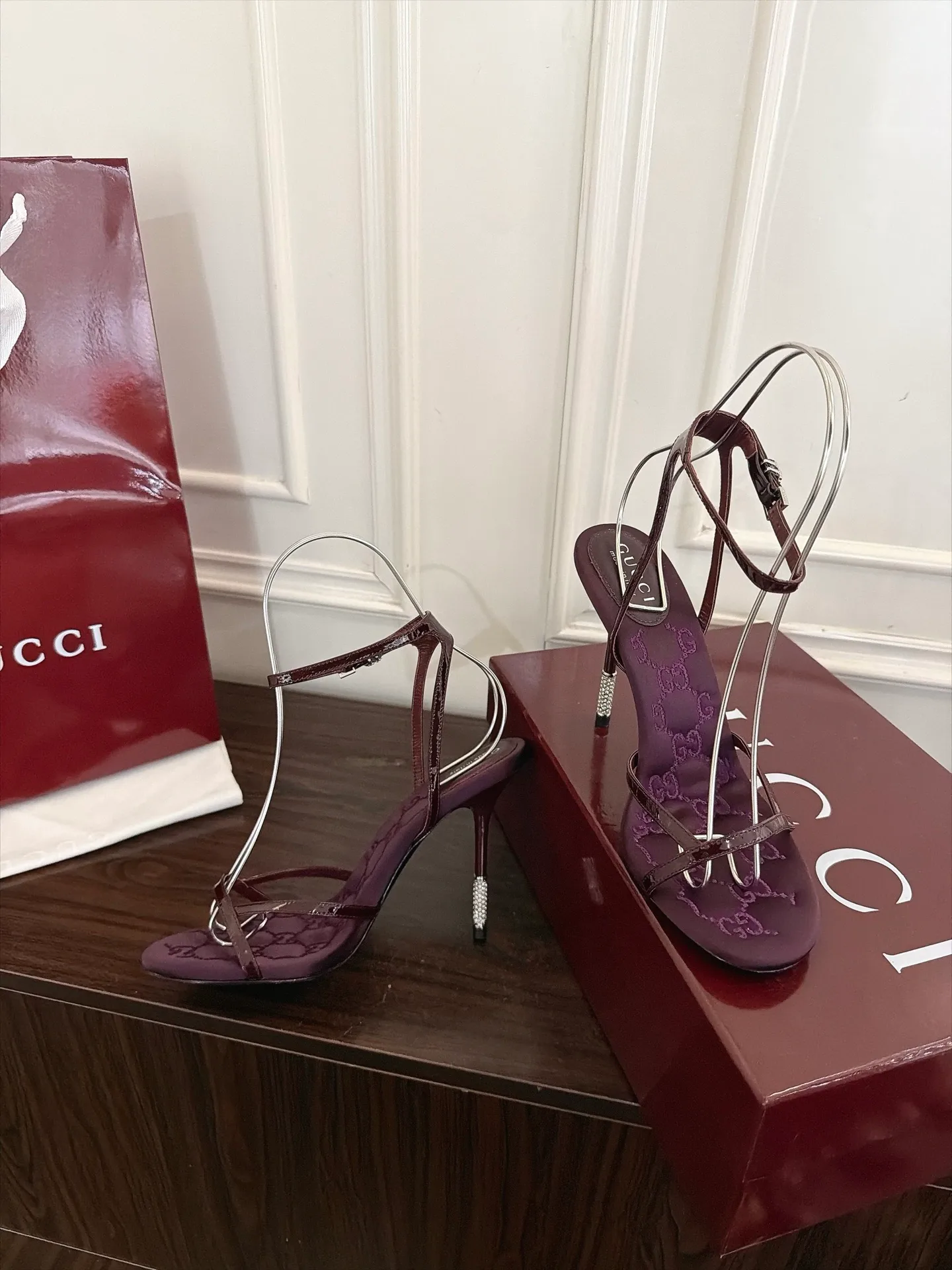 Босоножки Женские Gucci 19314657