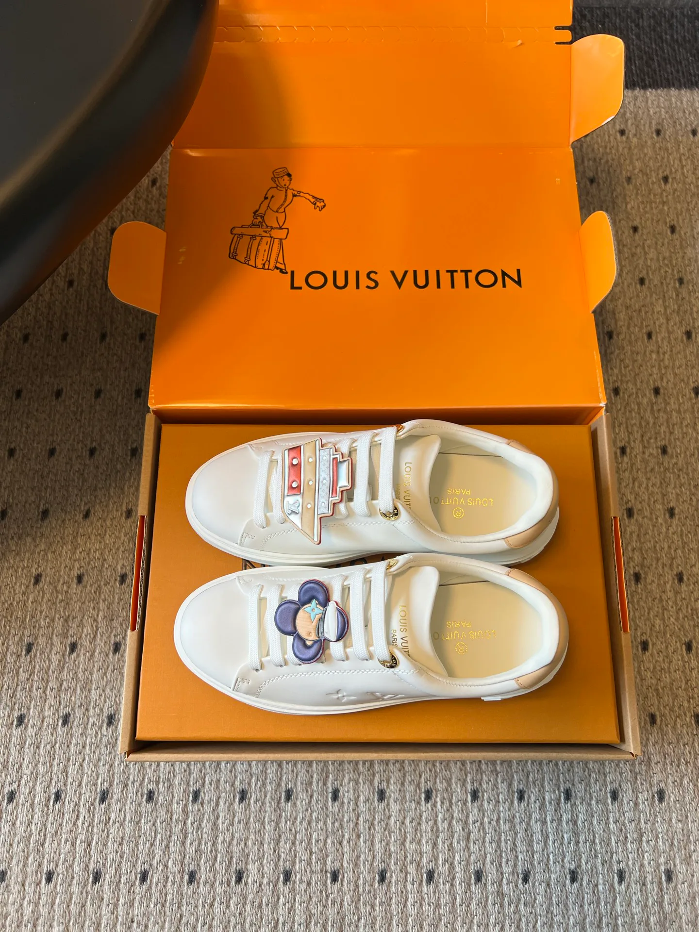 Кроссовки Женские Louis Vuitton 18457652