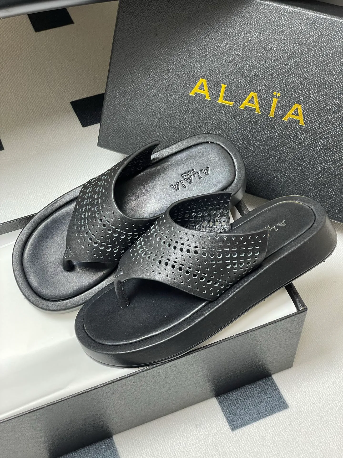 Шлепанцы Женские Alaia 22785