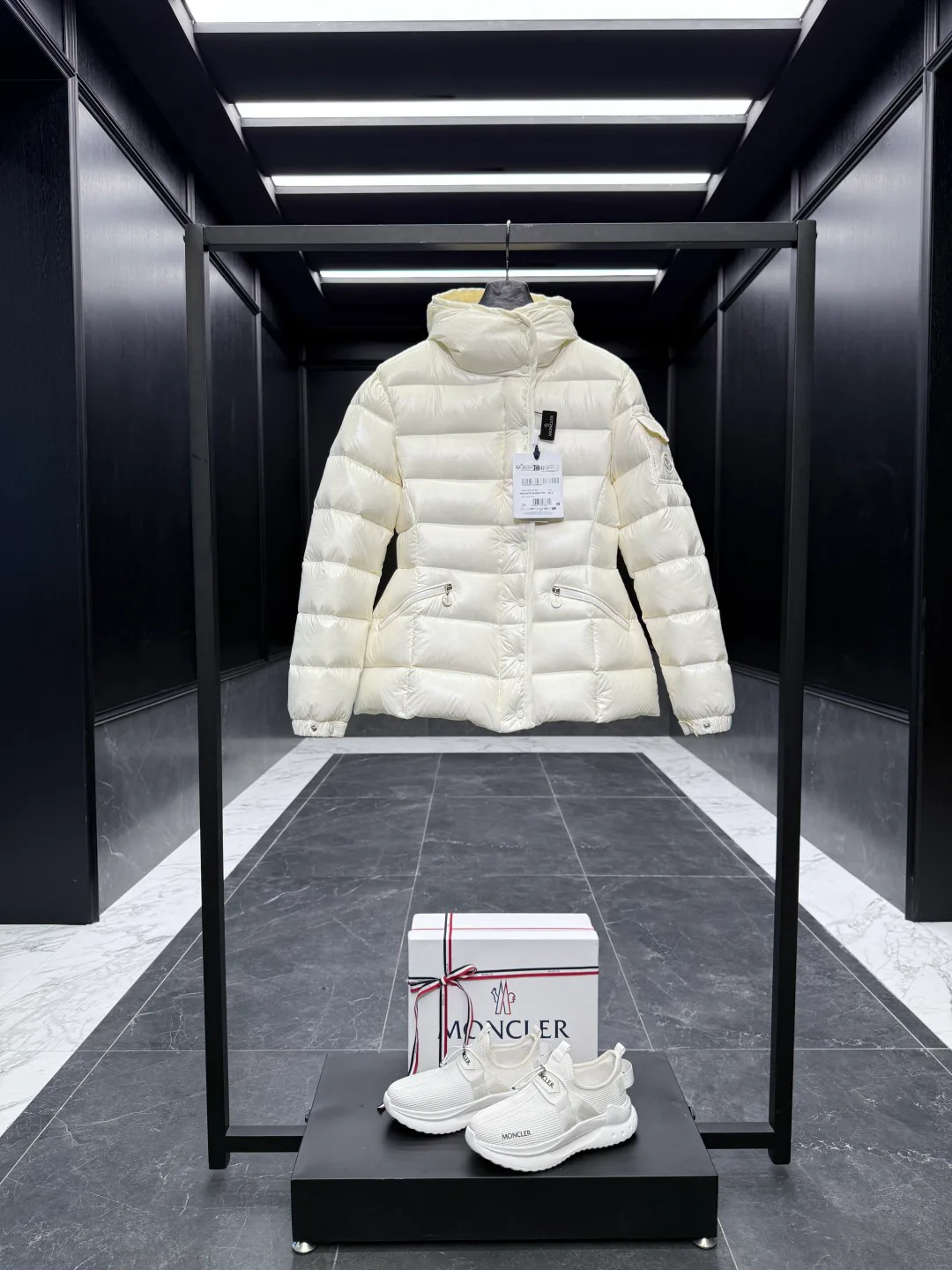 Куртки И Пуховики Женские Moncler 18741312