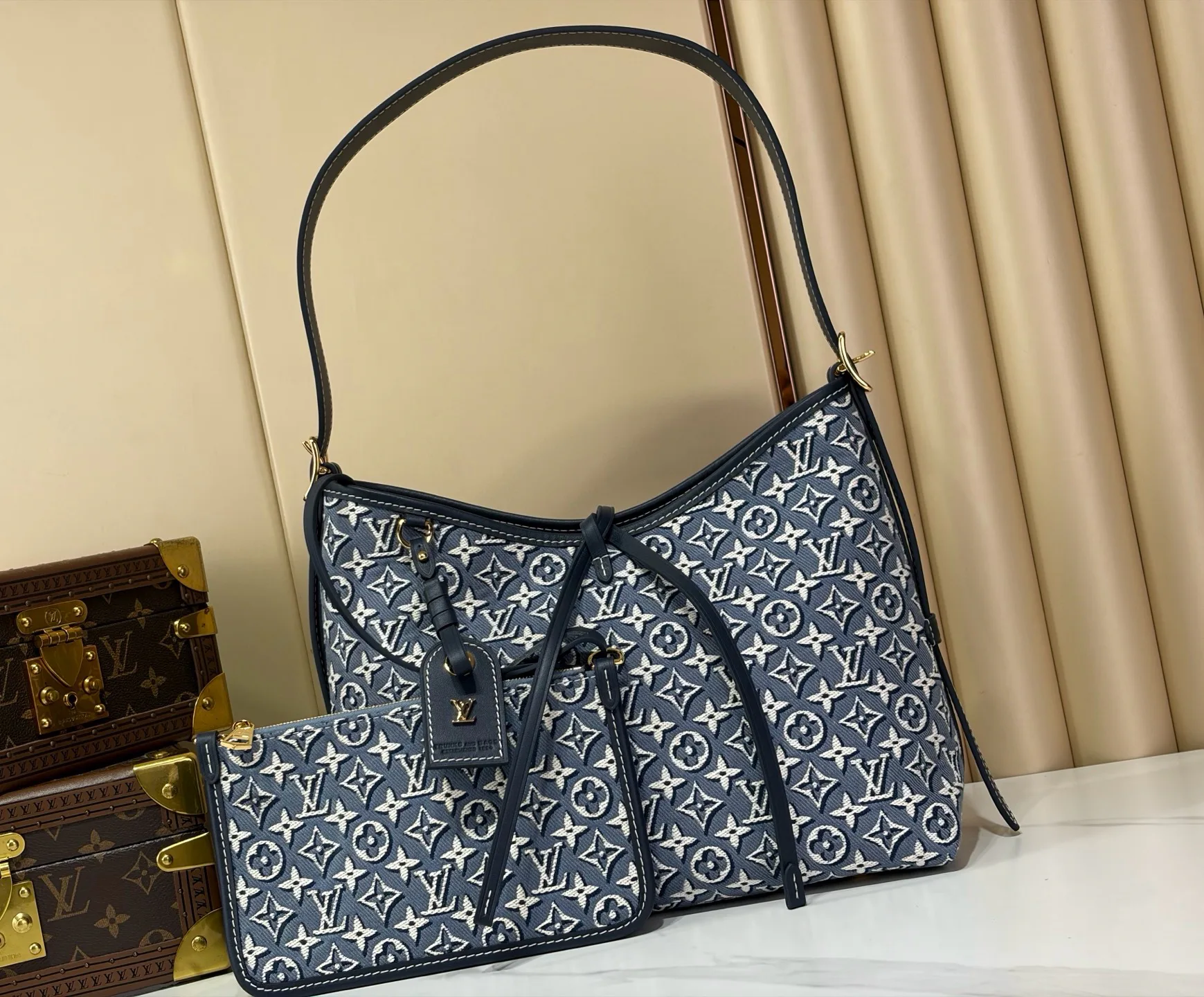 Классические Сумки Женские Louis Vuitton 18240324