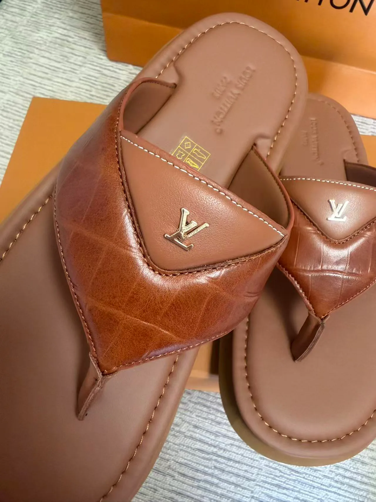 Шлепанцы Мужские Louis Vuitton 17530573