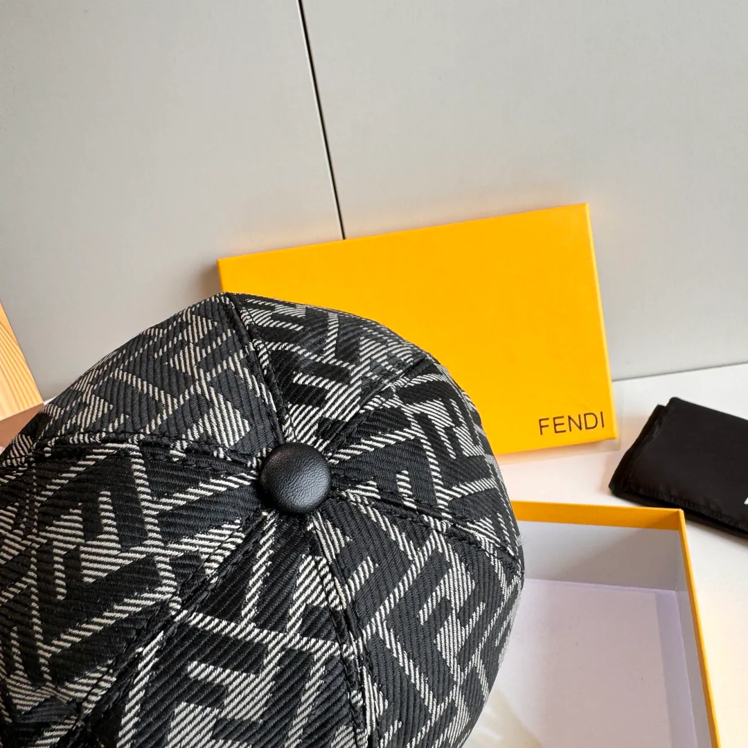 Головные Уборы Fendi 18347036