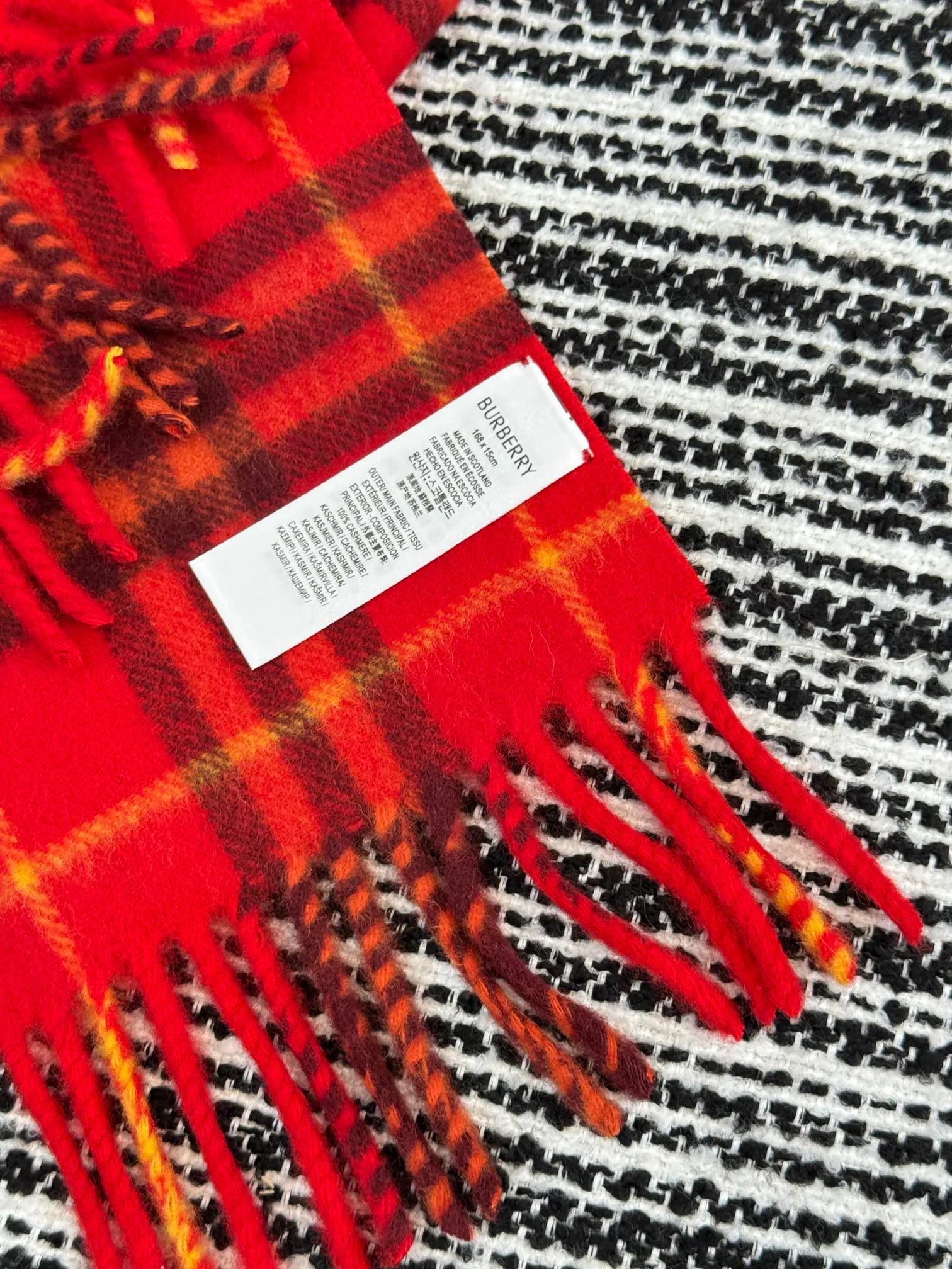 Шарфы Burberry 18287396