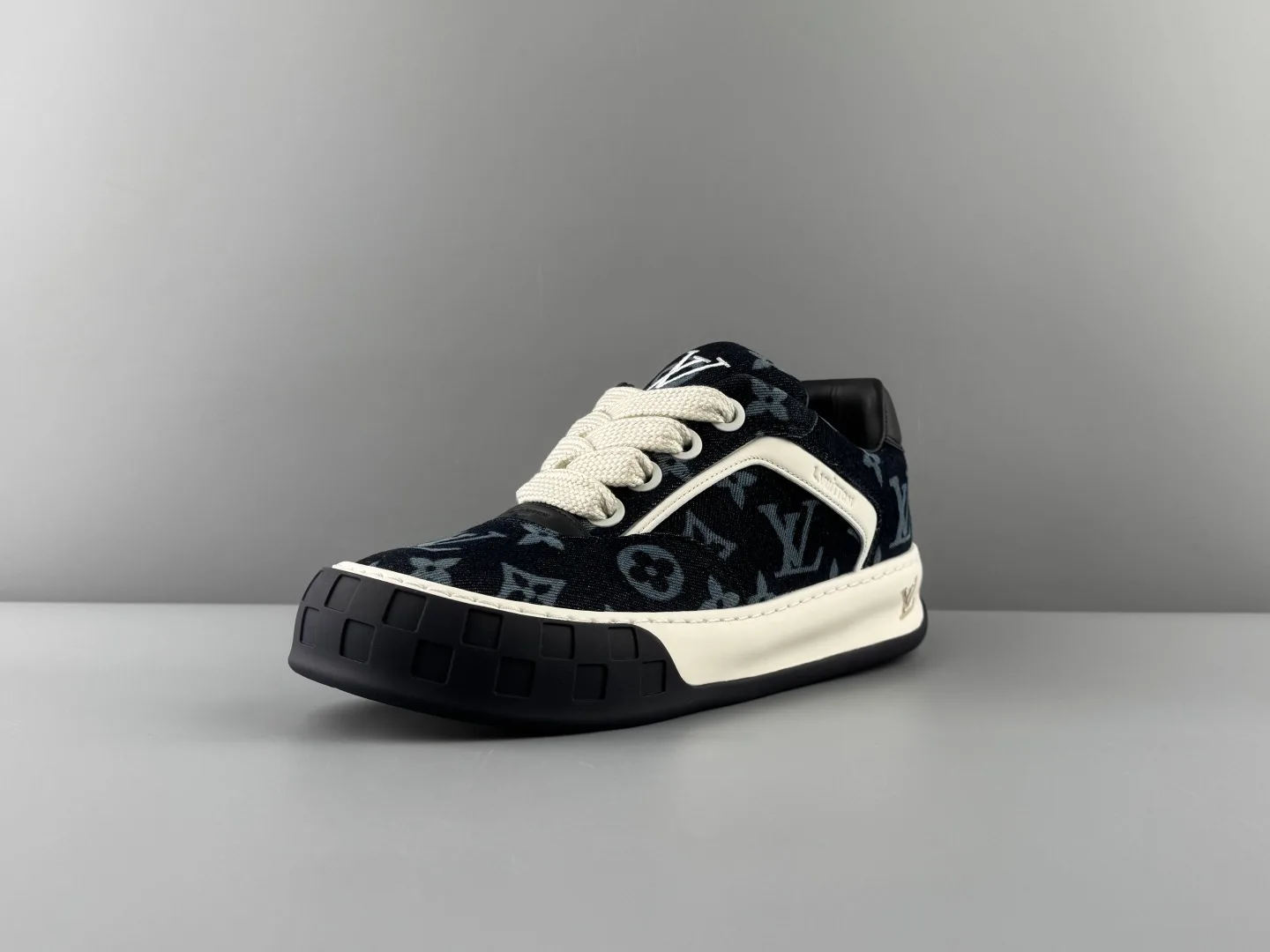 Кроссовки Женские Louis Vuitton 17293055