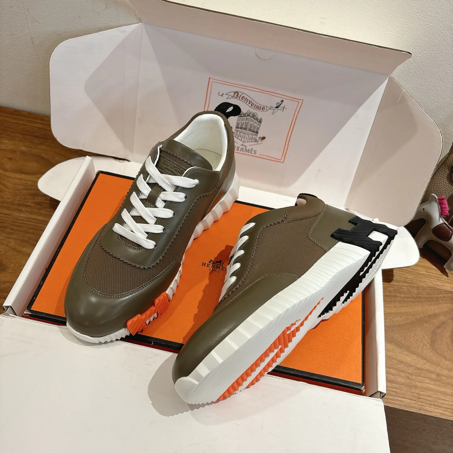 Кроссовки Женские Hermes 18729609