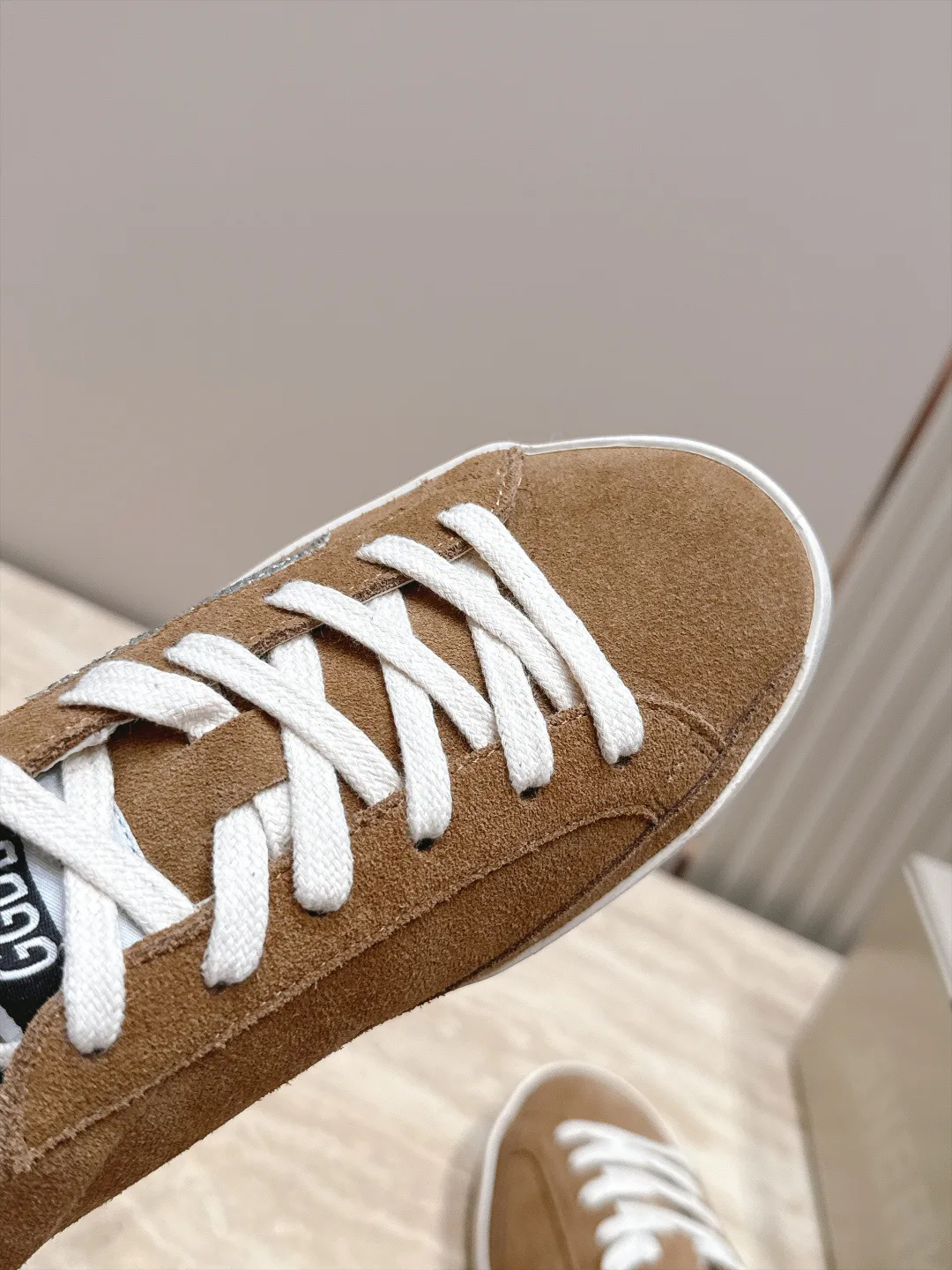 Кроссовки Женские Golden Goose 17963437