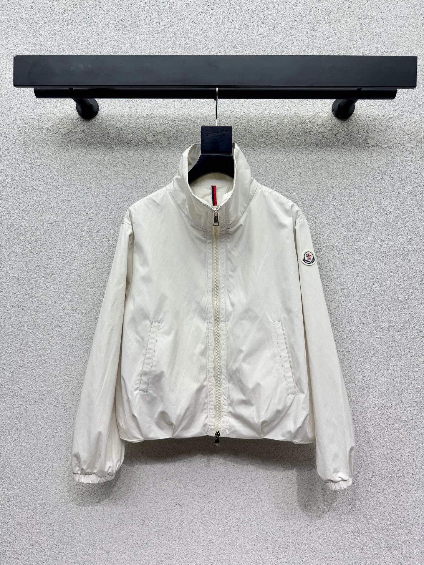 Куртки И Пуховики Женские Moncler 19057909