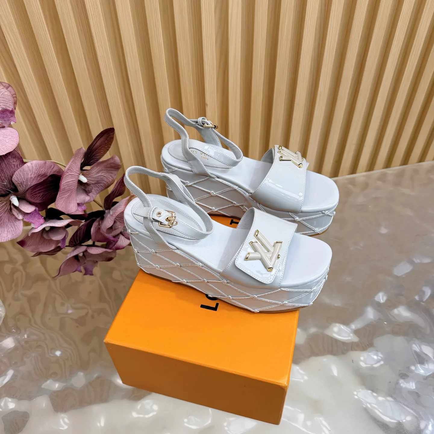 Босоножки Женские Louis Vuitton 12615435
