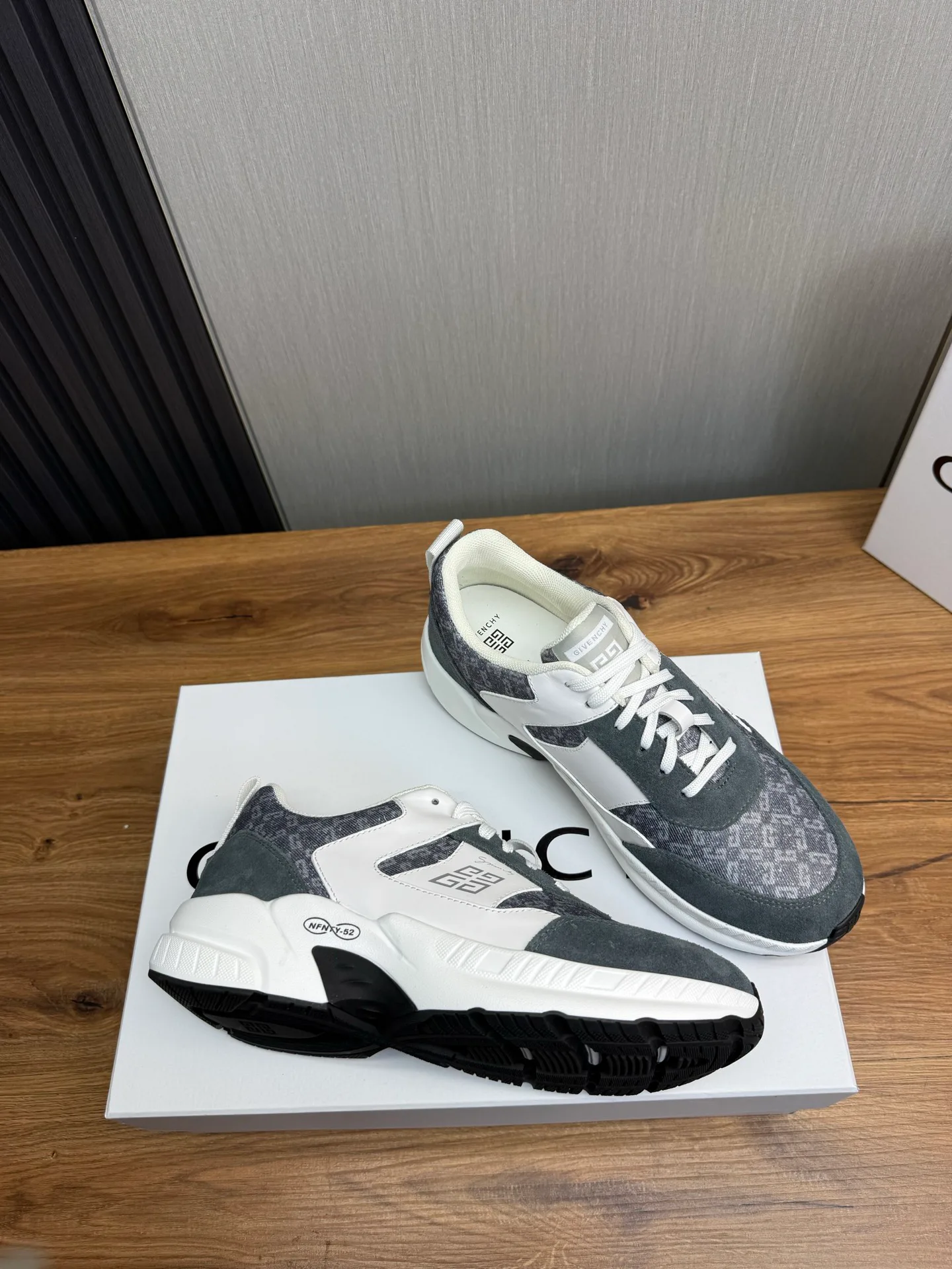 Кроссовки Мужские Givenchy 2380938