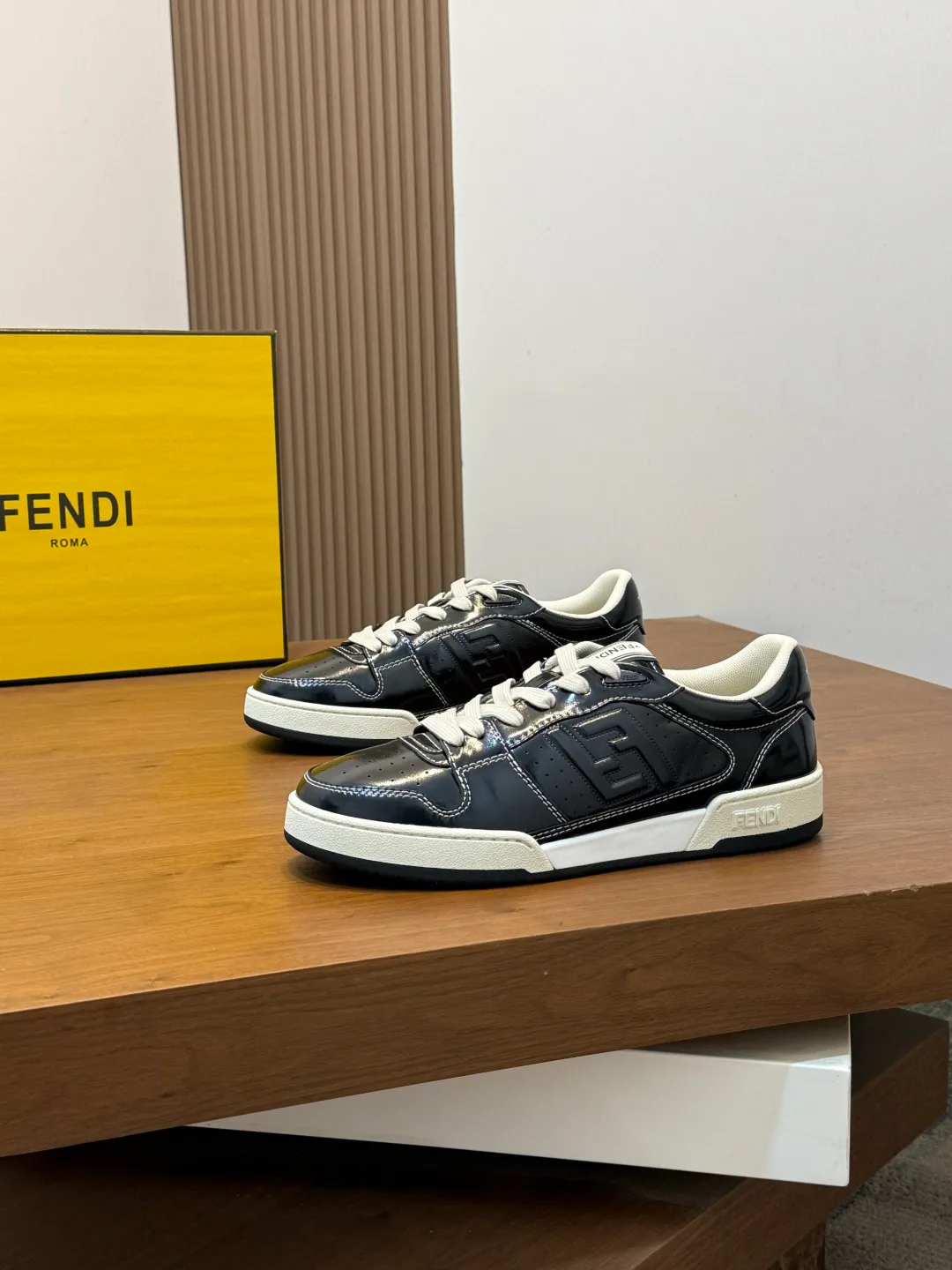 Кроссовки Женские Fendi 18716119