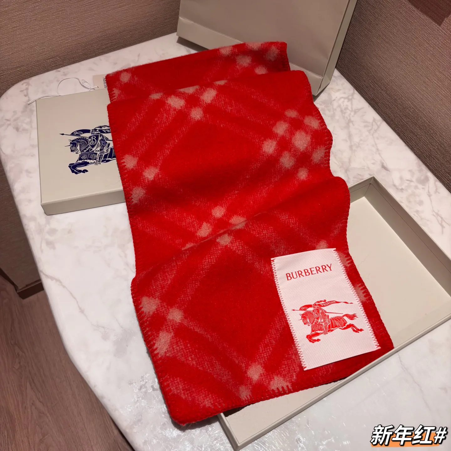 Шарфы Burberry 18507380