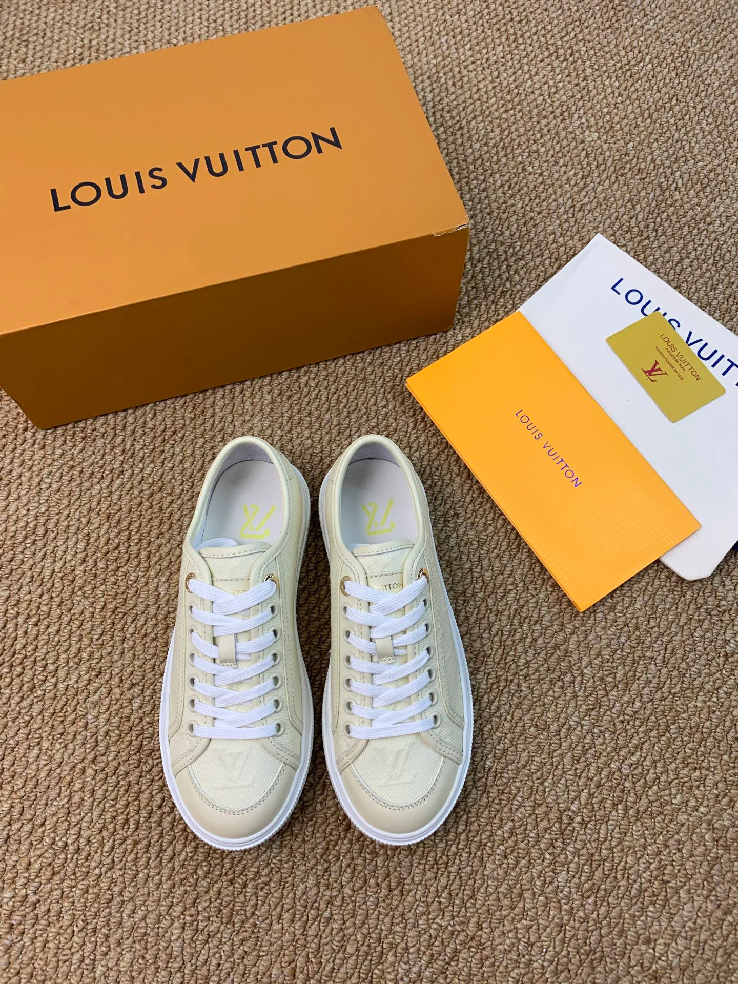 Кроссовки Женские Louis Vuitton 17545207