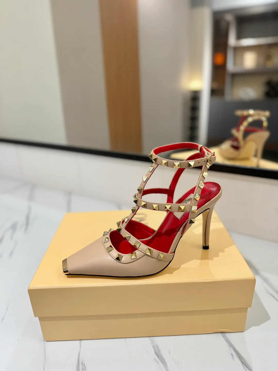 Босоножки Женские Valentino 17305539