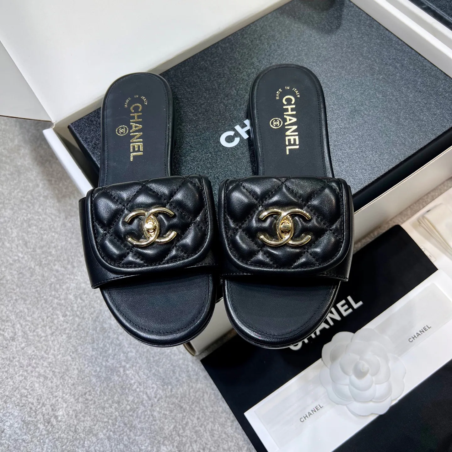 Шлепанцы Женские Chanel 5618676