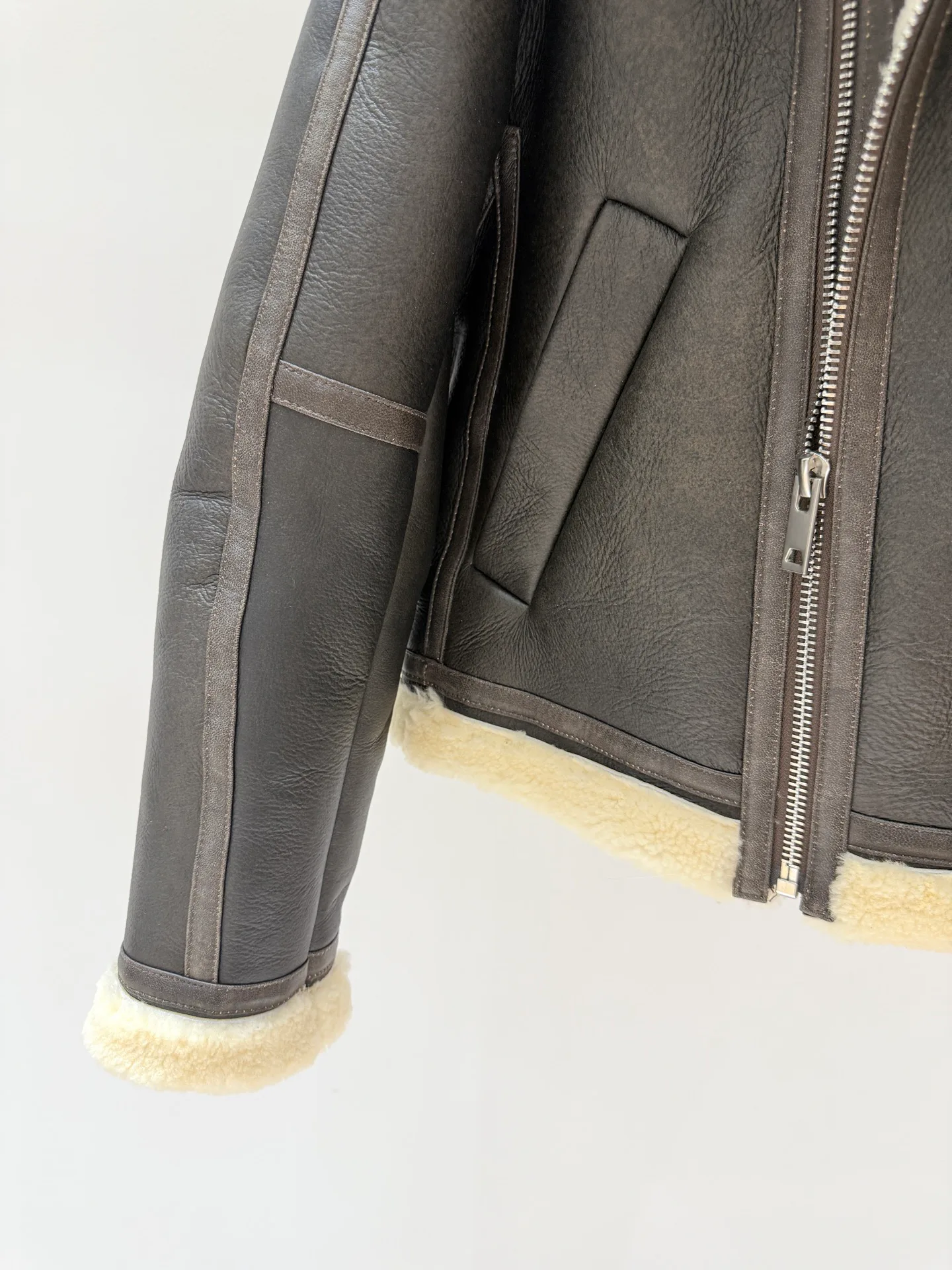 Кожаные Куртки И Дублёнки Женские Jacquemus 18082984