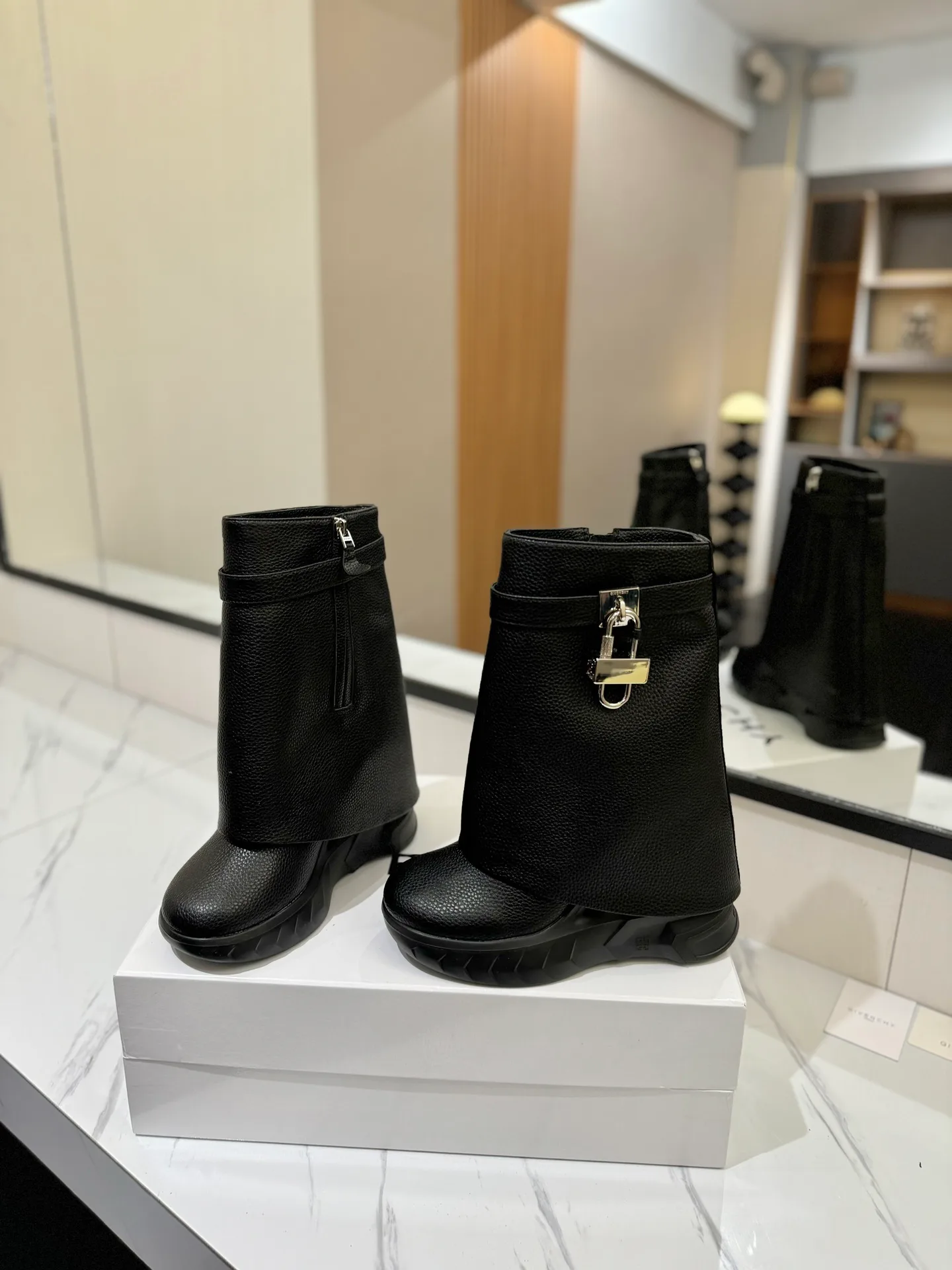 Ботинки Женские Givenchy 394575