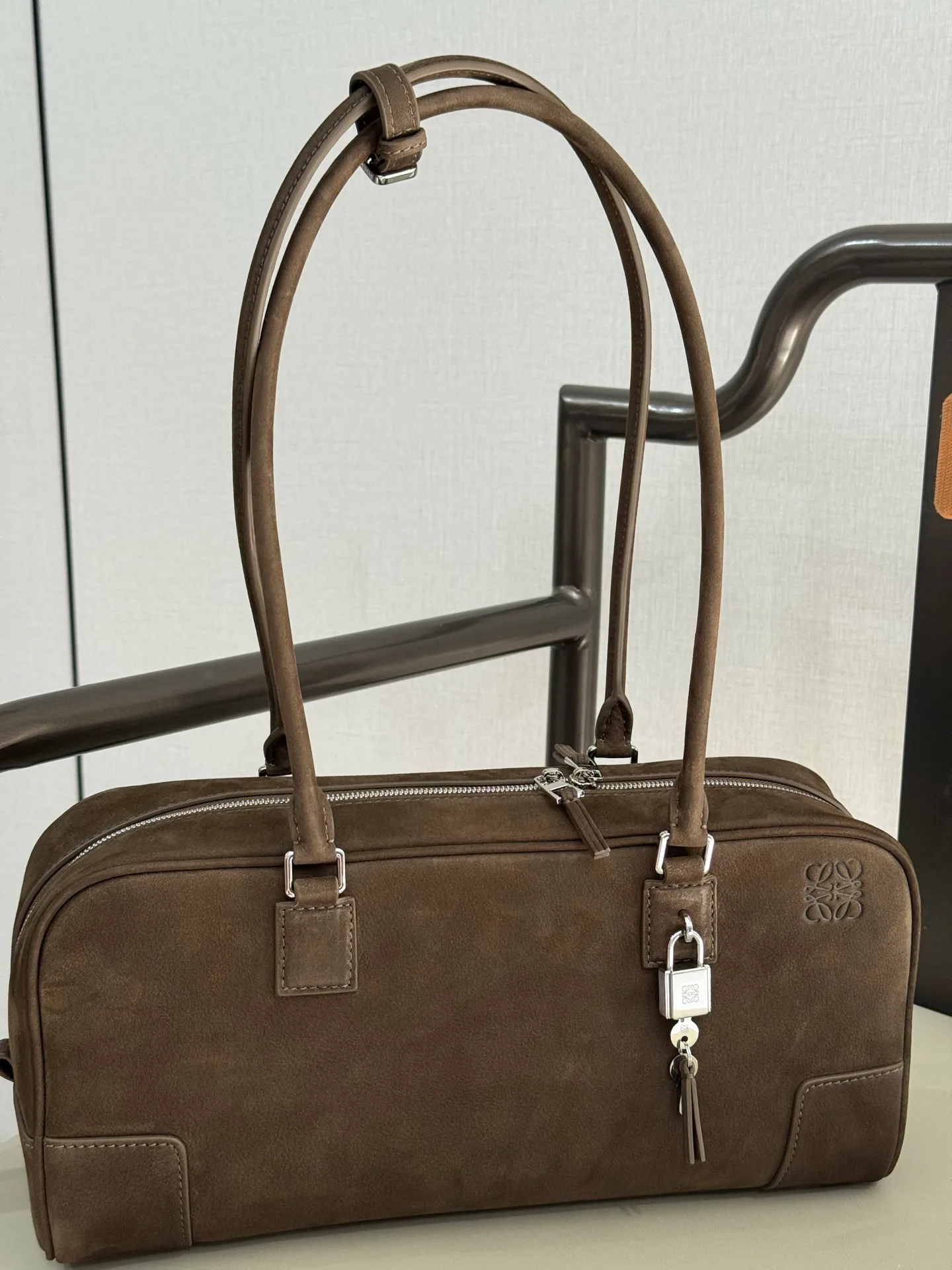 Классические Сумки Женские Loewe 11402848