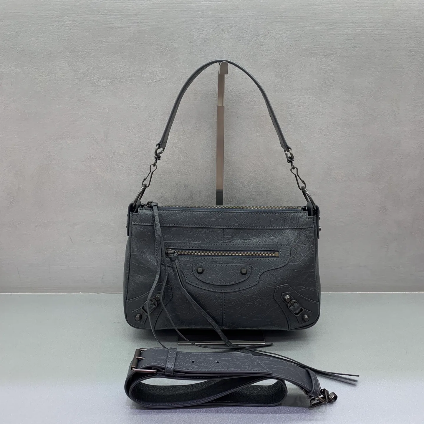 Сумки На Ремне Женские Balenciaga 17419152
