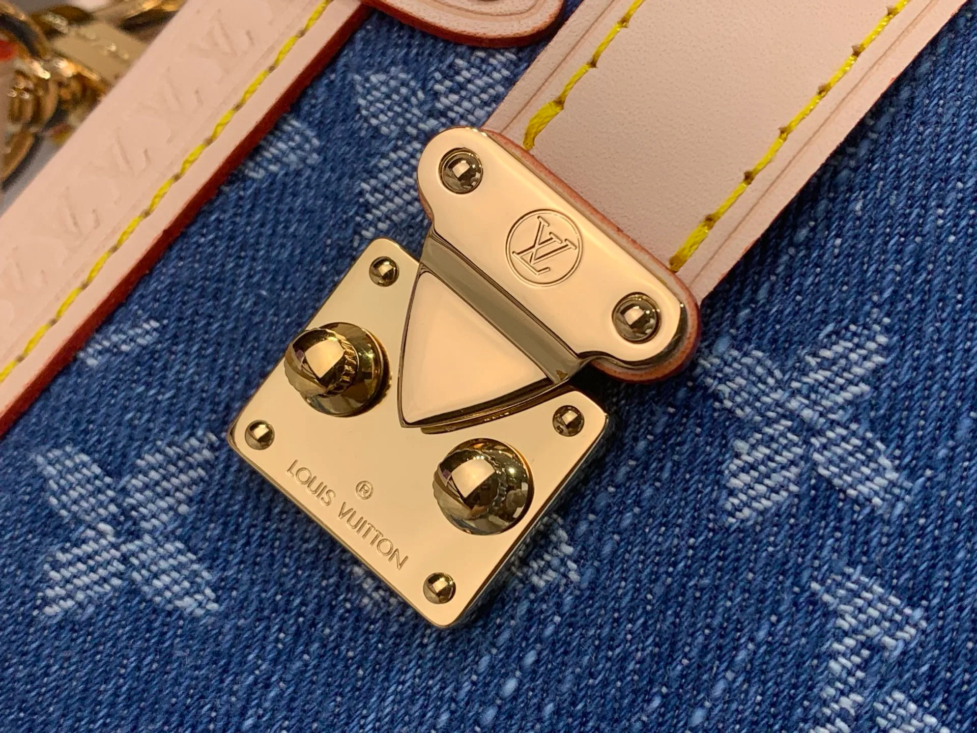 Классические Сумки Женские Louis Vuitton 11617437