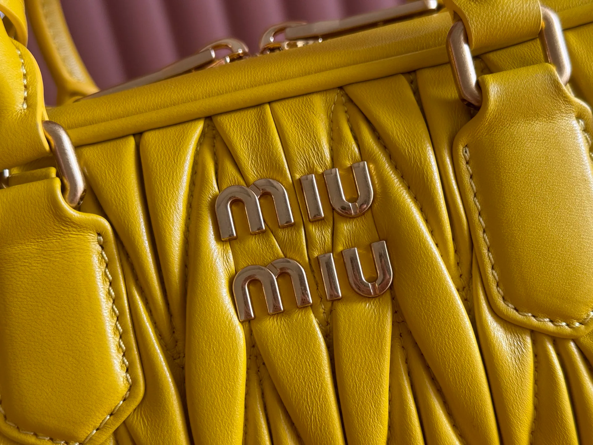 Классические Сумки Женские Miu Miu 18148094