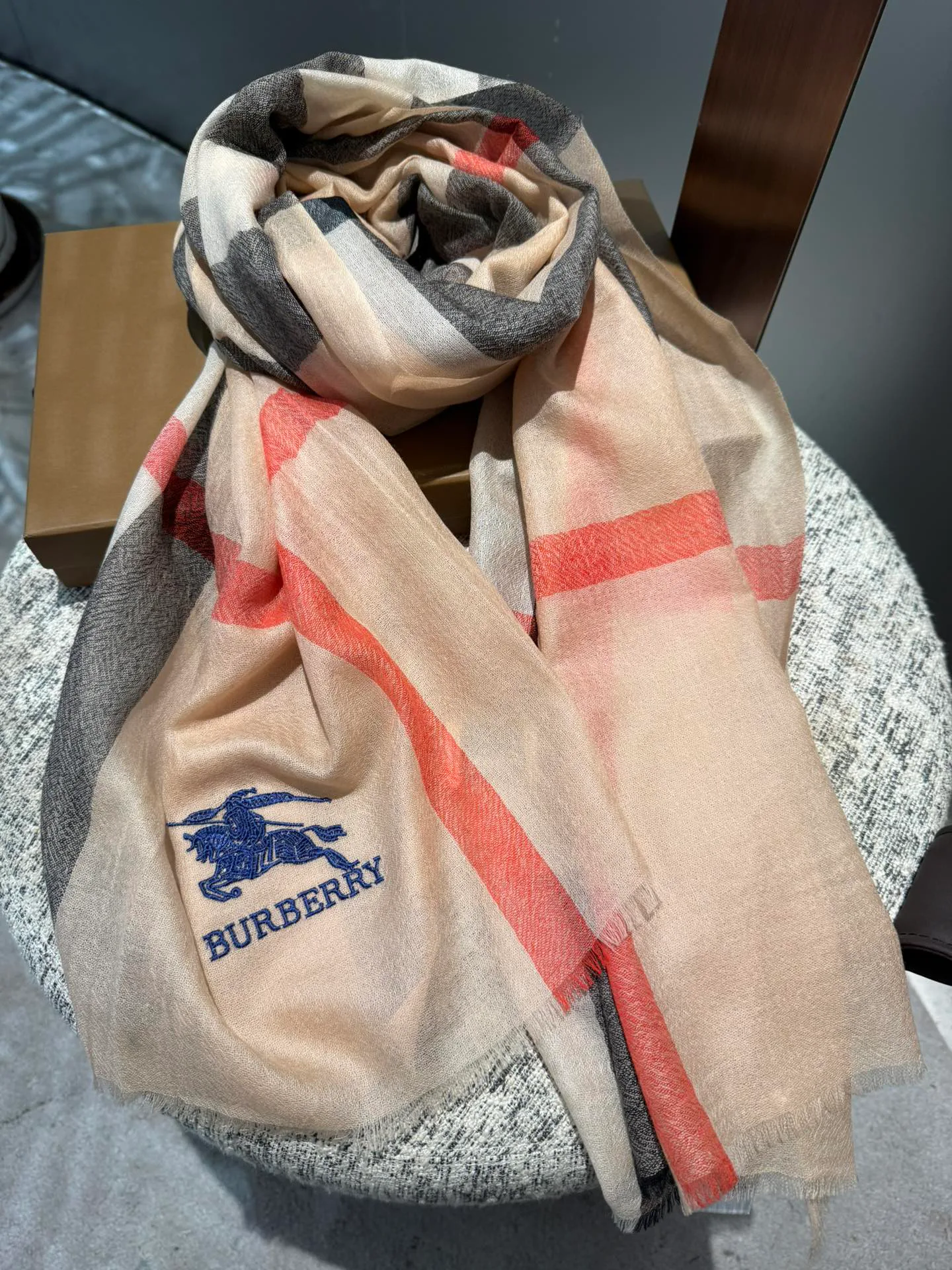 Шарфы Burberry 18275108