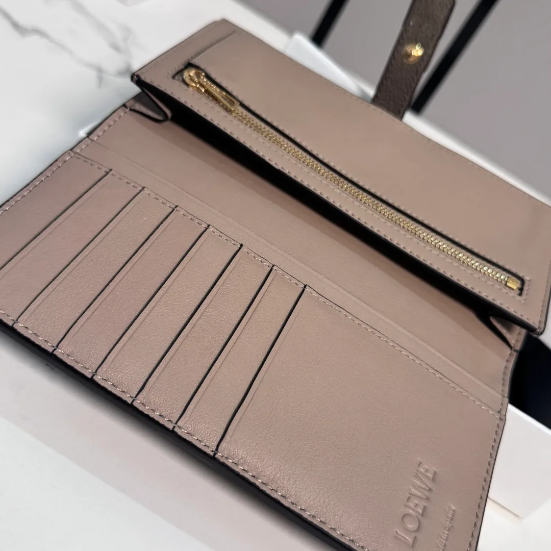 Клатчи Женские Loewe 17678715