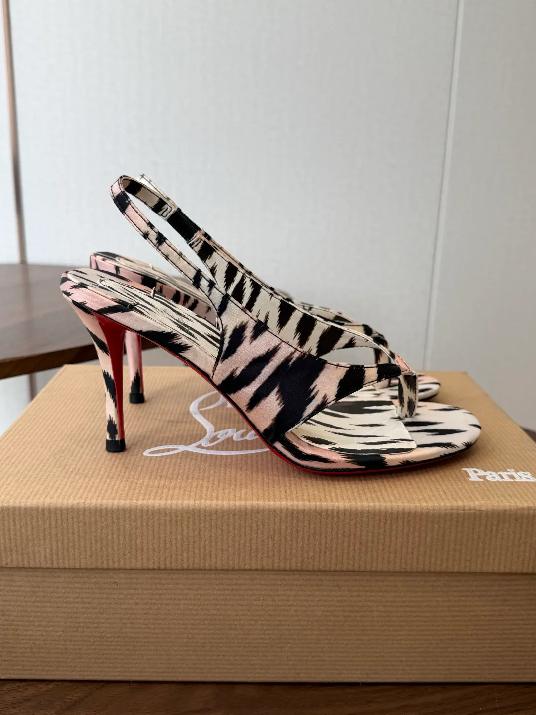 Босоножки Женские Christian Louboutin 18953295