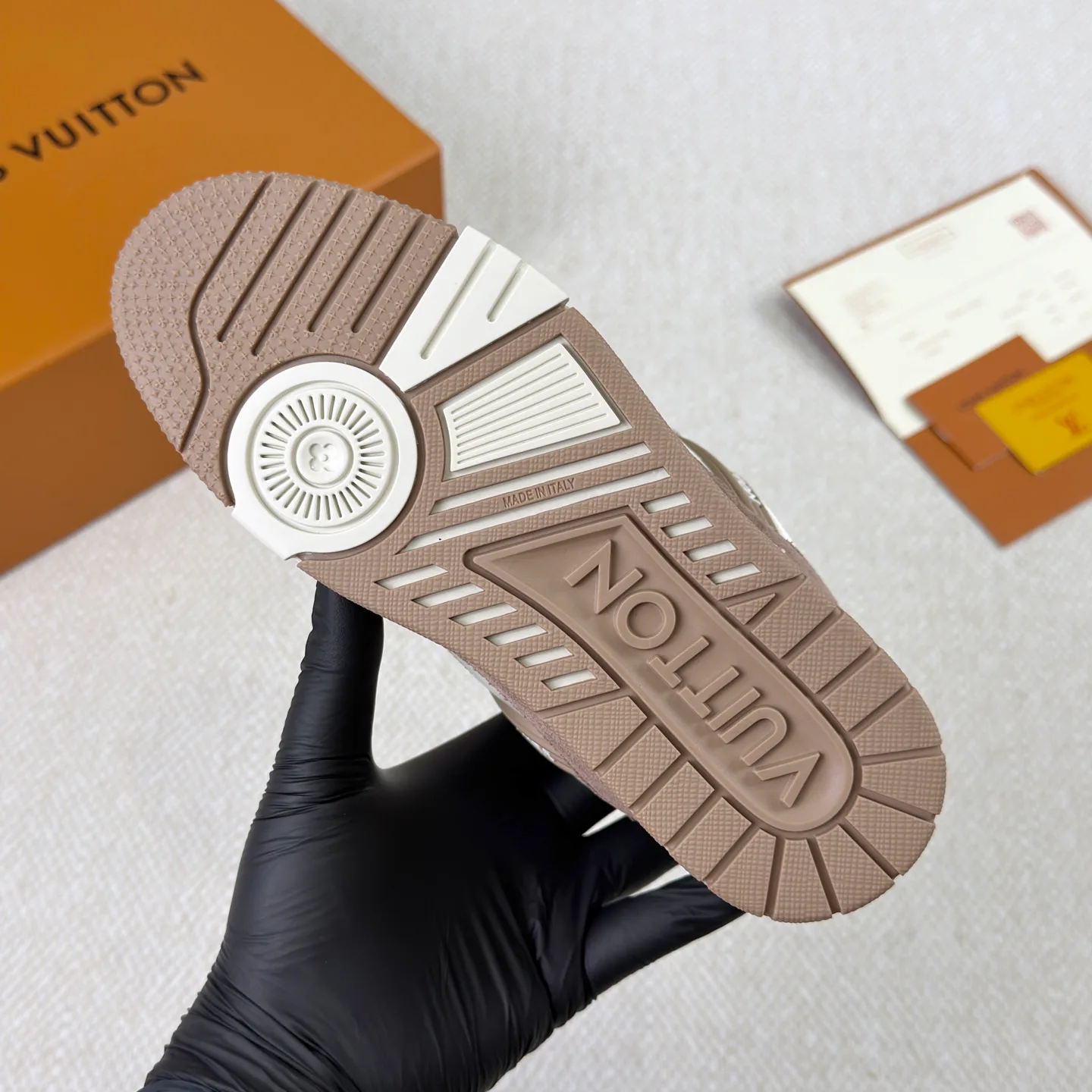 Кроссовки Женские Louis Vuitton 18892487