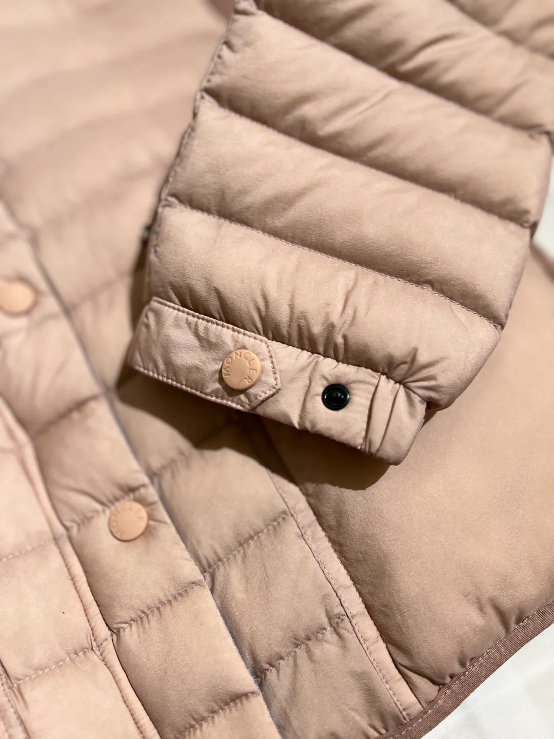 Куртки И Пуховики Женские Moncler 19725232