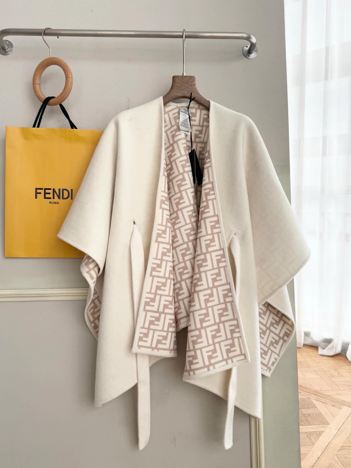 Пальто Женские Fendi 18275146