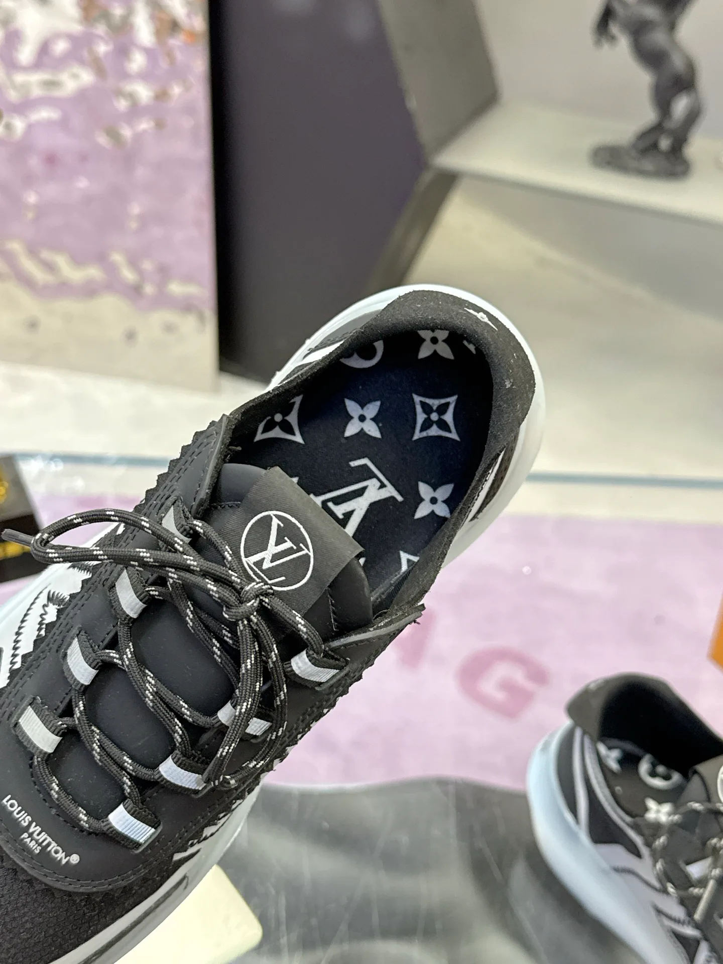 Кроссовки Женские Louis Vuitton 17368528