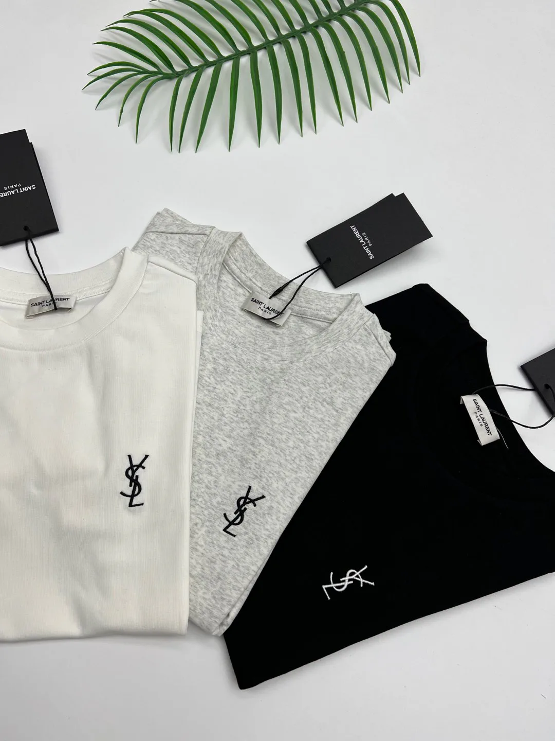 Футболки Женские Saint Laurent 19969592