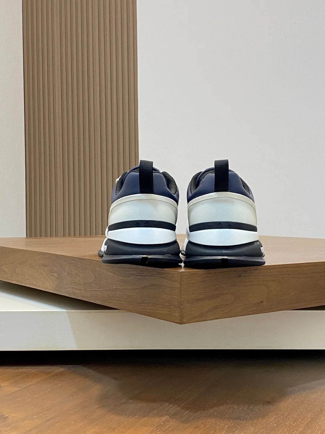 Кроссовки Мужские Louis Vuitton 11250174