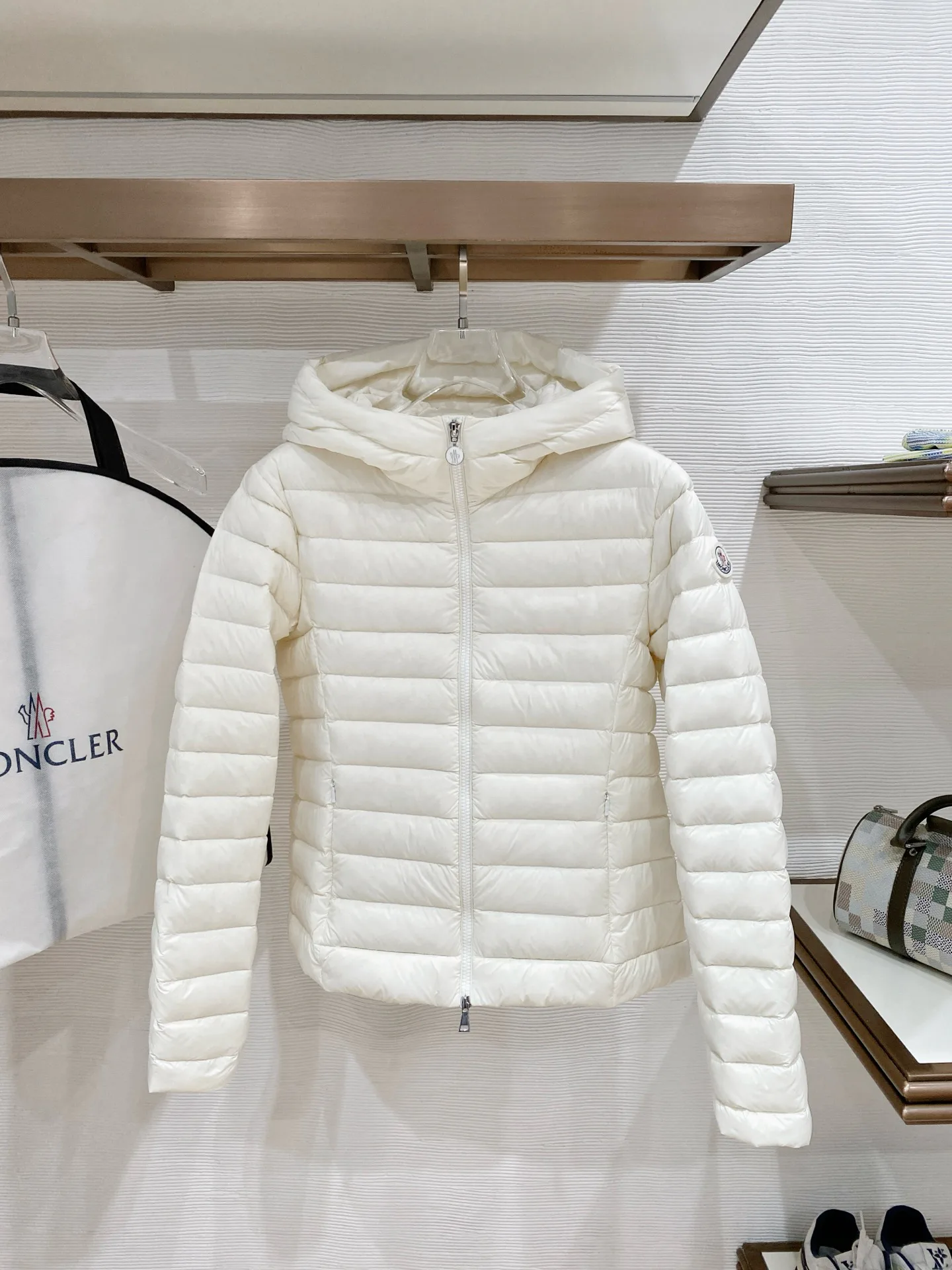Куртки И Пуховики Женские Moncler 17632181