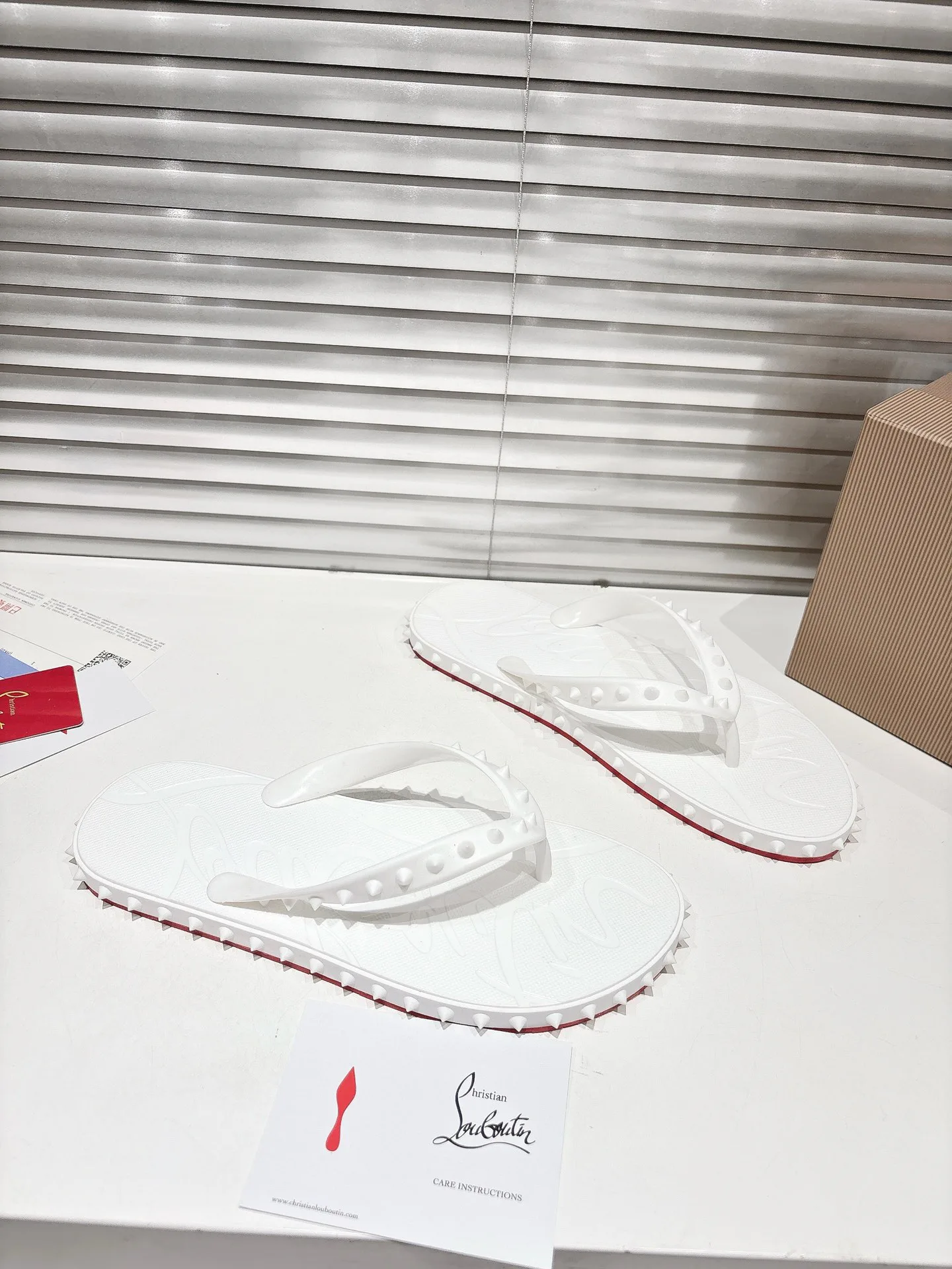 Шлепанцы Женские Christian Louboutin 17604584