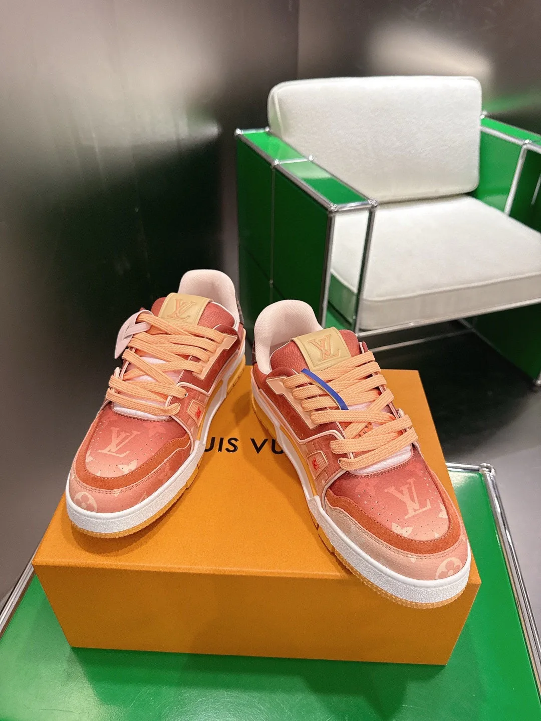 Кроссовки Женские Louis Vuitton 12156536