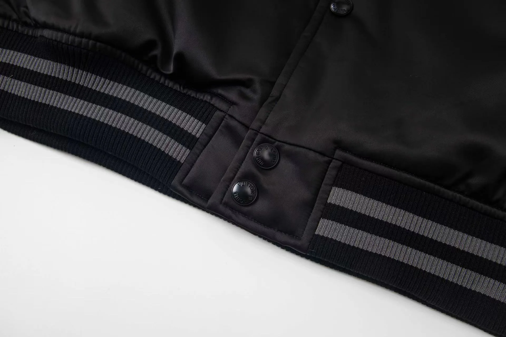 Куртки И Пуховики Мужские Louis Vuitton 18215645