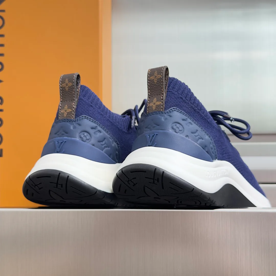 Кроссовки Женские Louis Vuitton 17950530