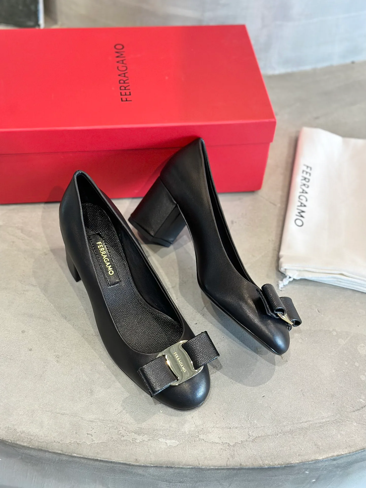 Туфли Женские Salvatore Ferragamo 11675553
