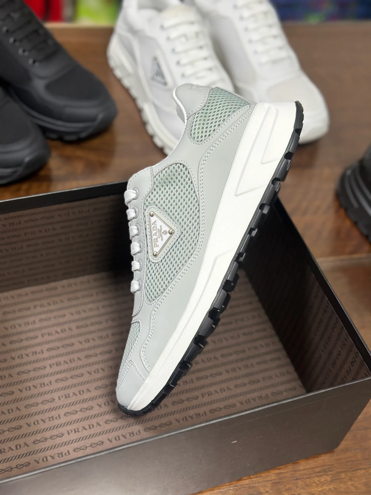 Кроссовки Женские Prada 10456790