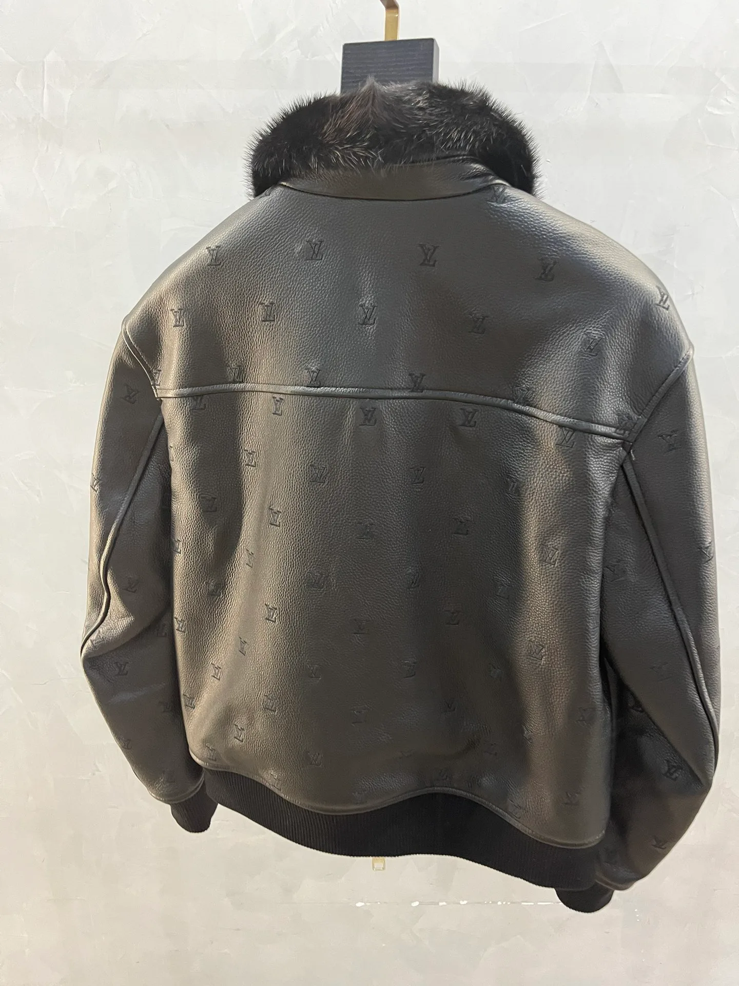 Кожаные Куртки И Дублёнки Мужские Louis Vuitton 1752351