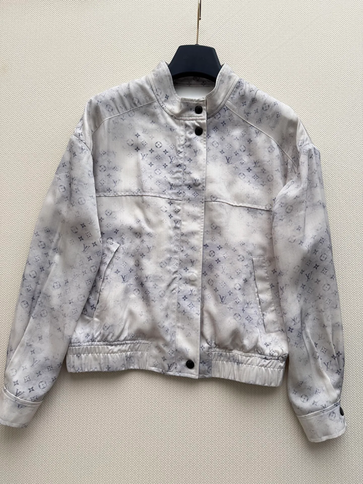 Куртки И Пуховики Женские Louis Vuitton 17307669