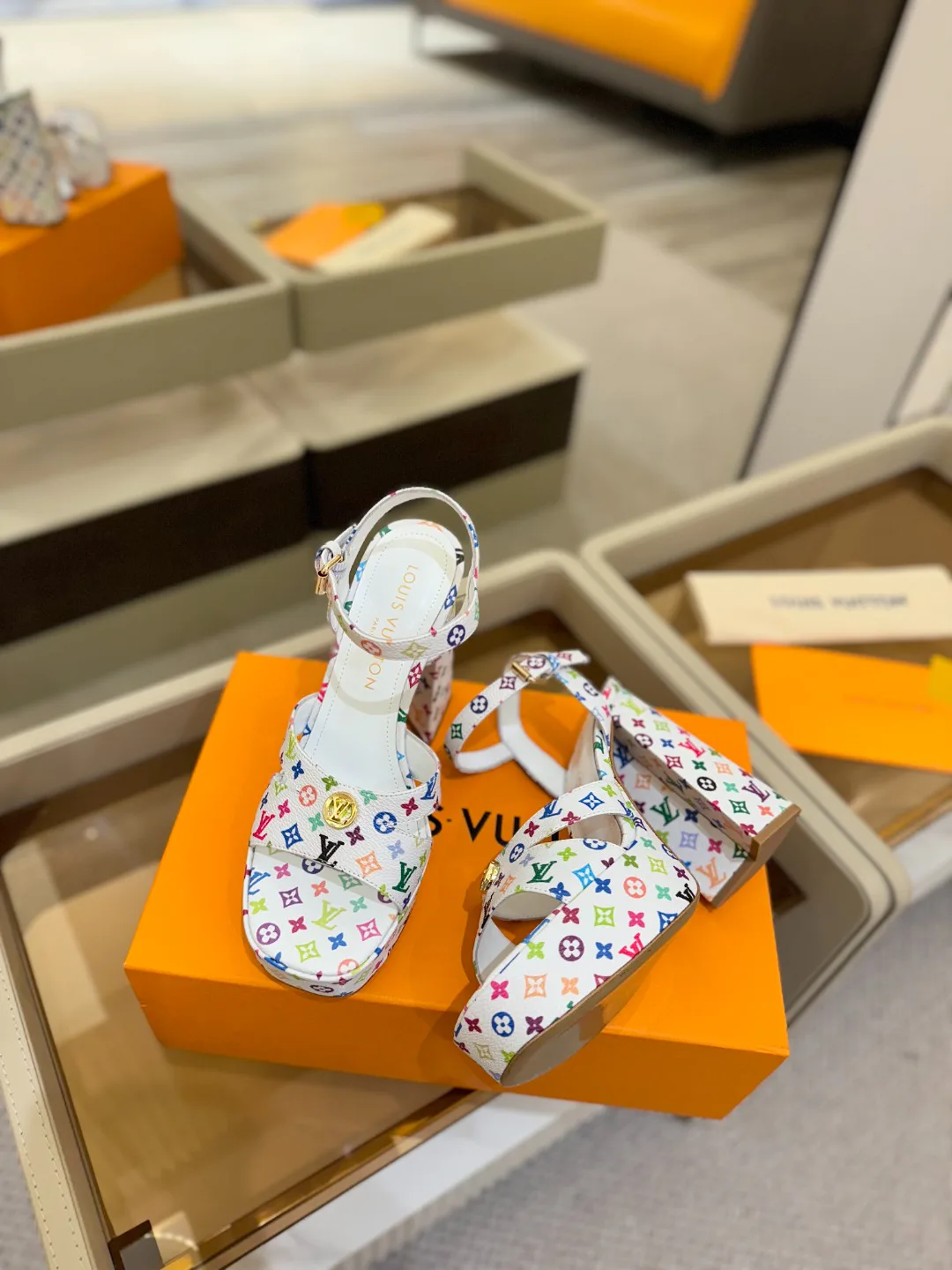 Босоножки Женские Louis Vuitton 10910207