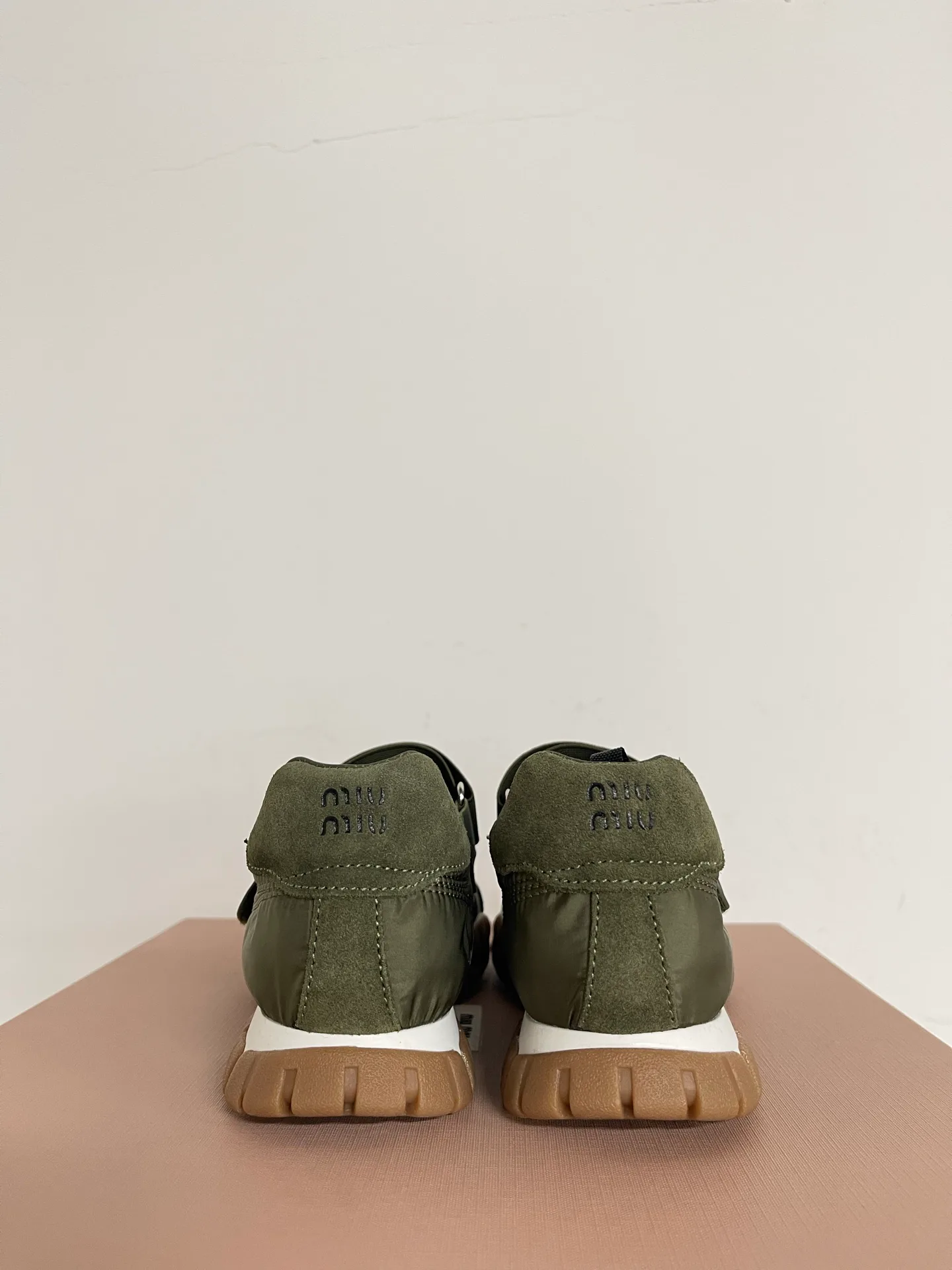 Кроссовки Женские Miu Miu 19703