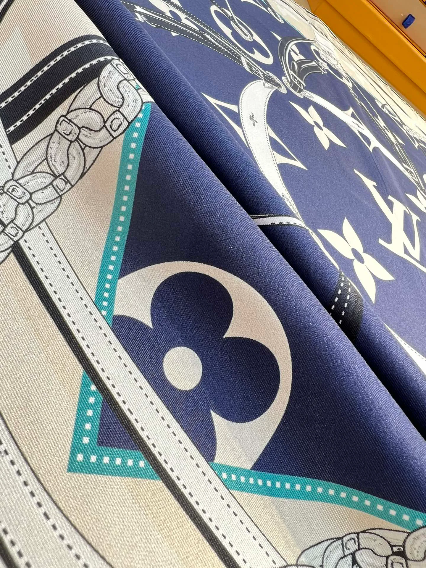 Шарфы Louis Vuitton 16270