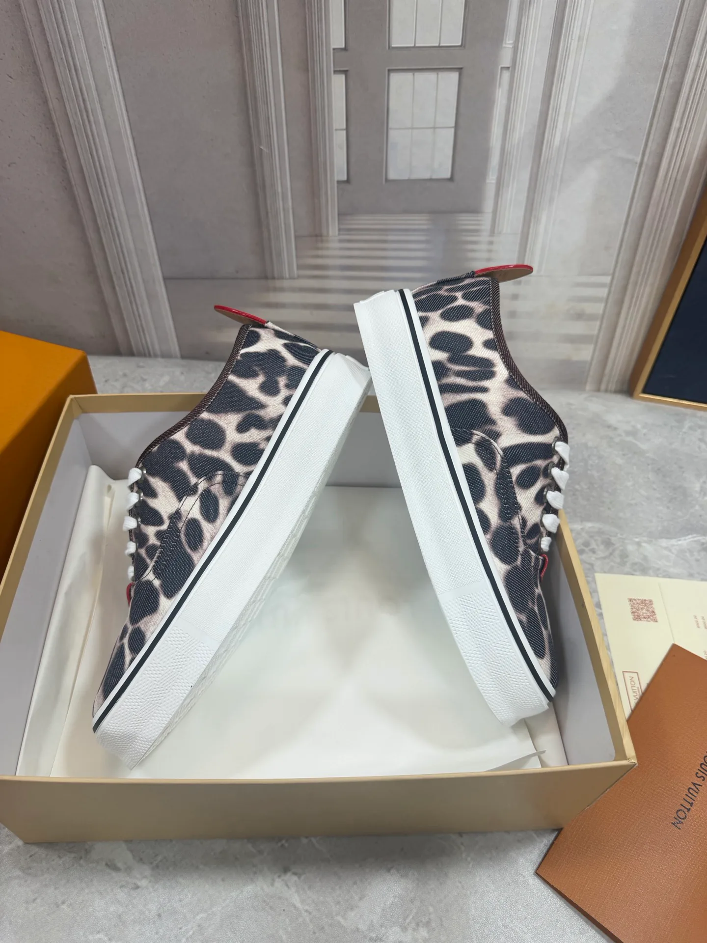 Кроссовки Мужские Louis Vuitton 18190078