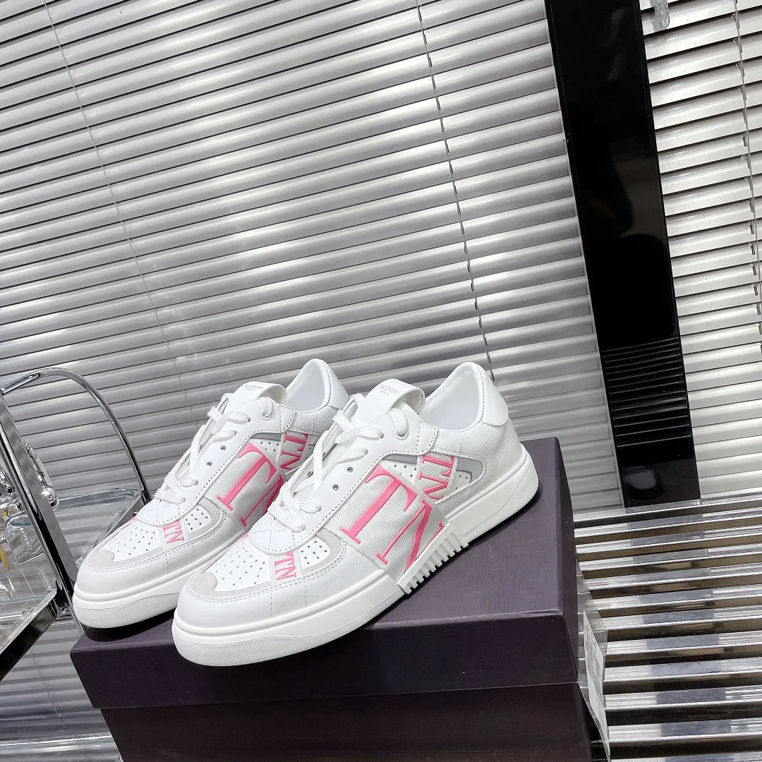 Кроссовки Женские Valentino 904567