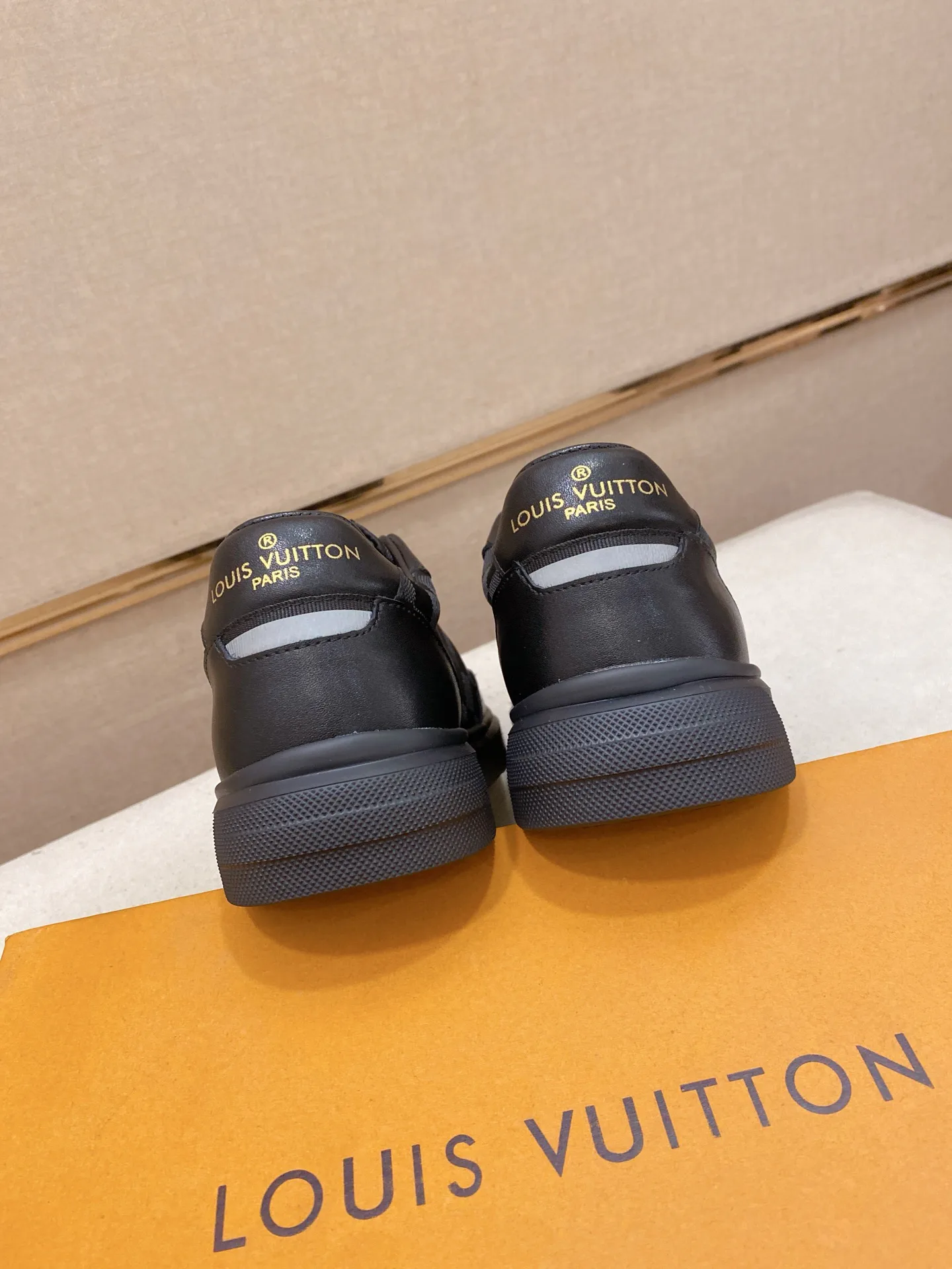 Кроссовки Мужские Louis Vuitton 1132329